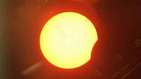 Новосибирцы делятся в соцсетях снимками солнечного затмения