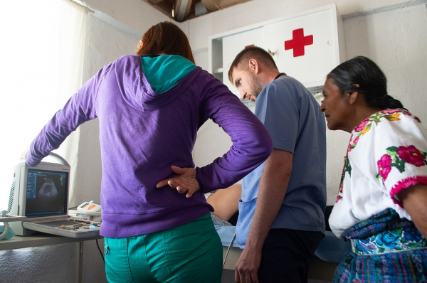 Зубная щетка ценнее айфона, а колу пьют вместо воды: дневник новосибирского врача, спасавшего детей в трущобах Америки Зубная щетка ценнее айфона, а колу пьют вместо воды: дневник новосибирского врача, спасавшего детей в трущобах Америки