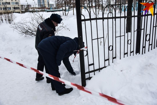 &laquo;Подошел к калитке и рухнул в снег&raquo;: главу дольщиков застрелили у ворот школы в Новосибирске