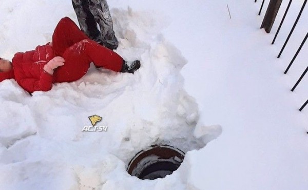 Люка нет: в открытый колодец упала девочка в Заельцовском районе Люка нет: в открытый колодец упала девочка в Заельцовском районе