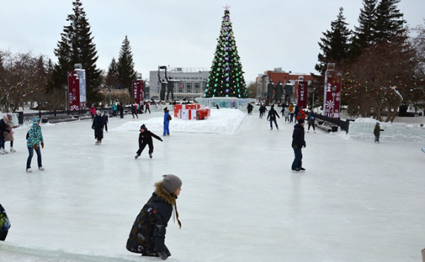 Новосибирцы разошлись в оценках катка в Театральном сквере Новосибирцы разошлись в оценках катка в Театральном сквере