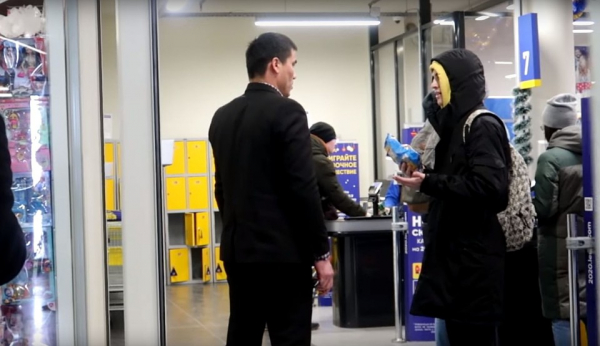 «Меня швырнули в снег, я терял сознание»: популярного блогера избили, приняв за наркоторговца «Меня швырнули в снег, я терял сознание»: популярного блогера избили, приняв за наркоторговца