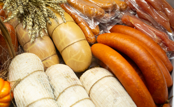 Бумага, крахмал и мочевой пузырь: что добавляли в колбасу в СССР