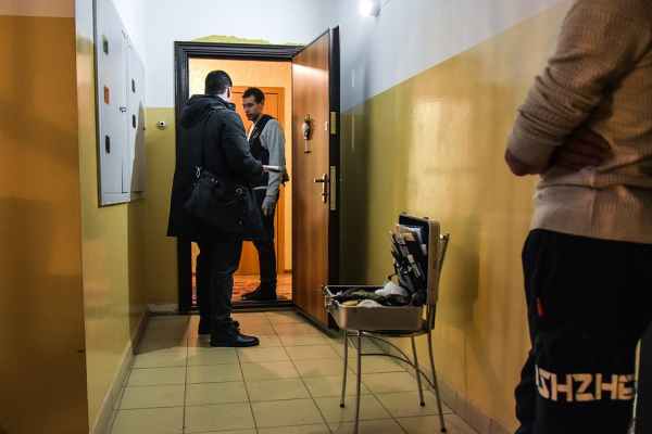 &laquo;У нее были неврозы&raquo;: скромная домохозяйка пыталась покончить с собой после убийства дочки-школьницы