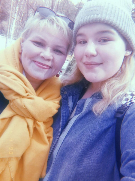 16-летняя девушка осталась одна с мамой, больной раком: она прогуливает учебу и просит помощи в «Инстаграме» 16-летняя девушка осталась одна с мамой, больной раком: она прогуливает учебу и просит помощи в «Инстаграме»