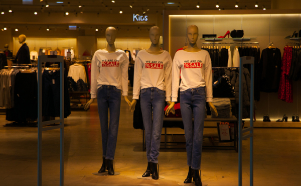 Ношеную одежду сдают обратно в магазины хитрые покупатели