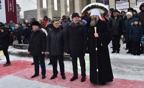 С Рождеством поздравил новосибирцев губернатор Андрей Травников