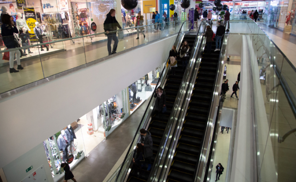 Ношеную одежду сдают обратно в магазины хитрые покупатели