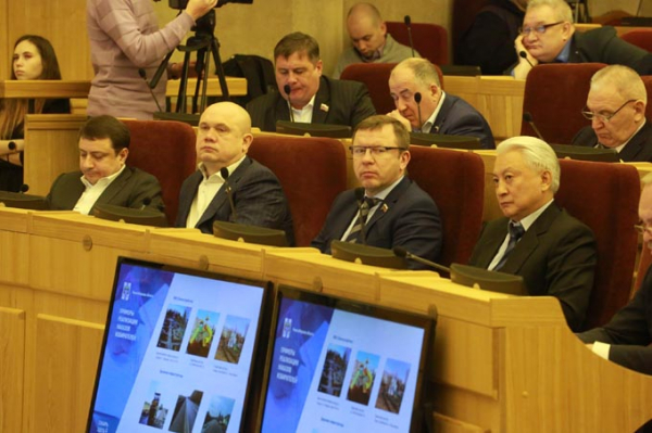 Отчет губернатора Травникова единогласно одобрен депутатами Законодательного собрания Отчет губернатора Травникова единогласно одобрен депутатами Законодательного собрания