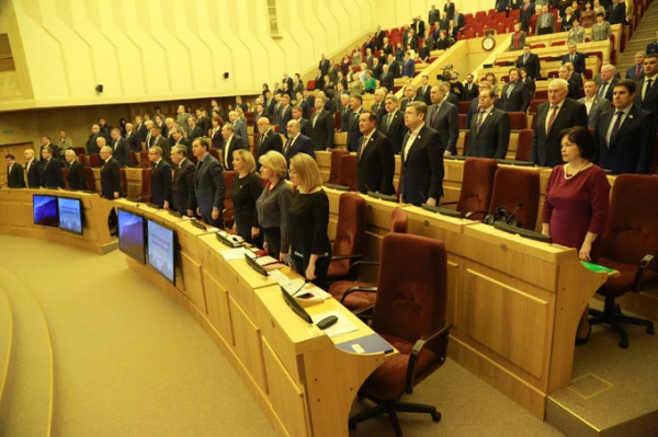 Отчет губернатора Травникова единогласно одобрен депутатами Законодательного собрания Отчет губернатора Травникова единогласно одобрен депутатами Законодательного собрания