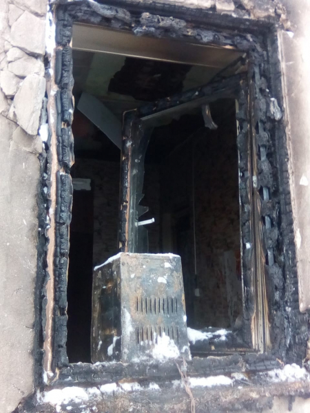 &laquo;Дочку босой выкидывала из окна&raquo;: из-за пожара многодетная семья лишилась дома в Новый год