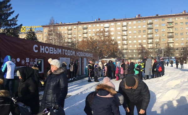 Новосибирцы разошлись в оценках катка в Театральном сквере Новосибирцы разошлись в оценках катка в Театральном сквере
