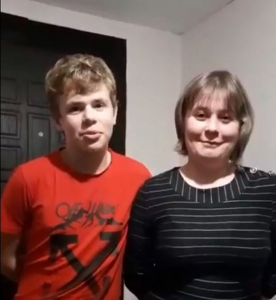 «Что я такого сделал?!»: школьник заплатил в автобусе за маму с ребенком - его отблагодарили миллионом рублей