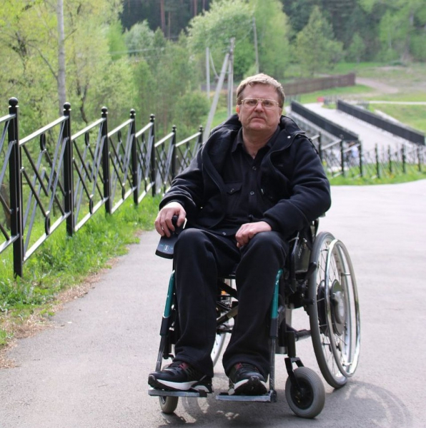 Коммунальщики сбросили на сибиряка дверь с 9-го этажа: теперь он пытается отсудить у государства деньги за инвалидную коляску Коммунальщики сбросили на сибиряка дверь с 9-го этажа: теперь он пытается отсудить у государства деньги за инвалидную коляску