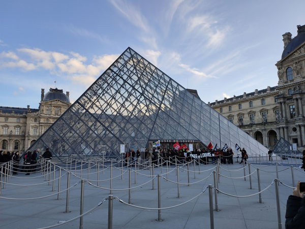 Пока ты бастовал, робот украл твою работу. Антиутопия наших дней Пока ты бастовал, робот украл твою работу. Антиутопия наших дней