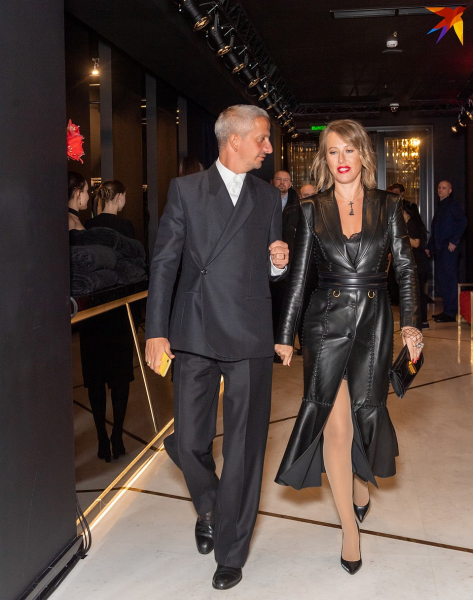 Собчак и Мороз померились декольте на премьере &laquo;Содержанок-2&raquo;