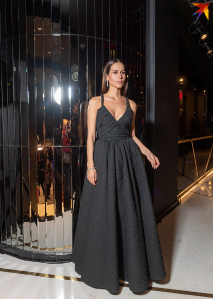 Собчак и Мороз померились декольте на премьере &laquo;Содержанок-2&raquo;