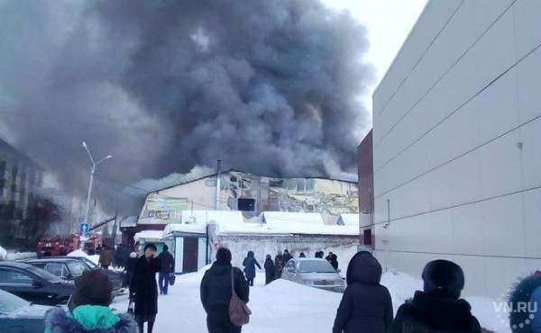 "Мы были в ужасе": что творится на пожаре на главном рынке Искитима "Мы были в ужасе": что творится на пожаре на главном рынке Искитима