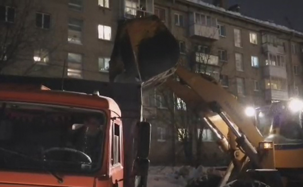 Дорожники чистят снег за 43 рубля в час в Новосибирске: «Обидно, что нас ненавидят» Дорожники чистят снег за 43 рубля в час в Новосибирске: «Обидно, что нас ненавидят»