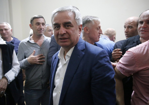 Абхазия все-таки свергла своего президента Абхазия все-таки свергла своего президента