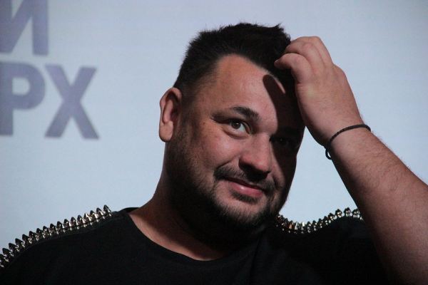 «Жвачки, спирт «Рояль», девчонки в дольчиках»: Сергей Жуков из «Руки вверх» хочет вернуть атмосферу 90-х «Жвачки, спирт «Рояль», девчонки в дольчиках»: Сергей Жуков из «Руки вверх» хочет вернуть атмосферу 90-х