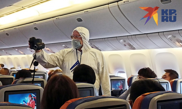 Спецкор «КП» Дарья Асламова: Мой самолет из Пекина в «Шереметьево» встретили люди в скафандрах Спецкор «КП» Дарья Асламова: Мой самолет из Пекина в «Шереметьево» встретили люди в скафандрах