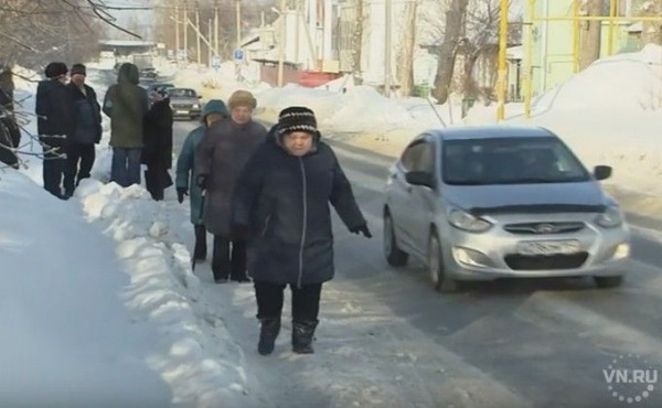 С риском для жизни ходят люди по улице Кубовая С риском для жизни ходят люди по улице Кубовая