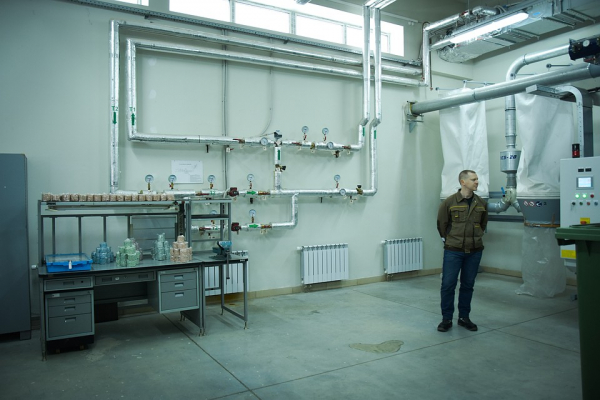 Сможете на это спокойно смотреть? Банкиры показали, как уничтожают тонны денег в секретном хранилище Сможете на это спокойно смотреть? Банкиры показали, как уничтожают тонны денег в секретном хранилище