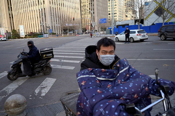 В Китае здоровых и заболевших коронавирусом отслеживают через сотовые телефоны