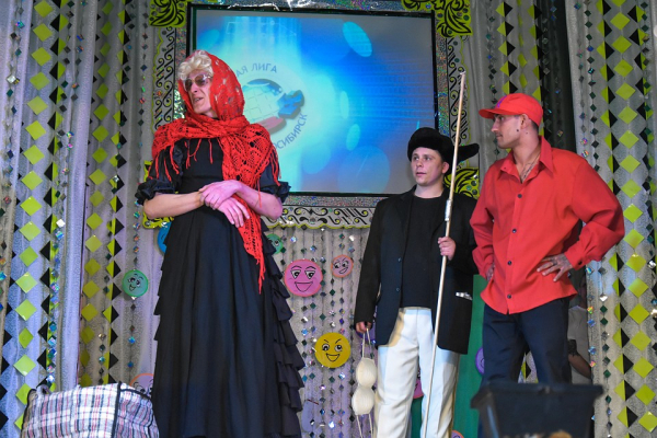 Сидят и хохочут: новосибирские преступники попали в КВН Сидят и хохочут: новосибирские преступники попали в КВН