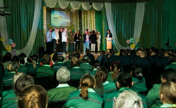 О чем шутят зэки &ndash; КВН за колючей проволокой