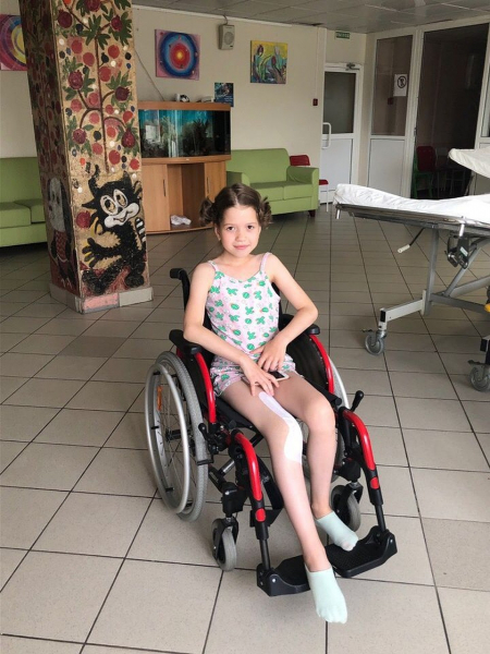 Два миллиона просмотров: танцы девочки с протезом, победившей рак, покорили интернет Два миллиона просмотров: танцы девочки с протезом, победившей рак, покорили интернет