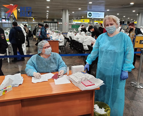 Спецкор «КП» Дарья Асламова: Мой самолет из Пекина в «Шереметьево» встретили люди в скафандрах Спецкор «КП» Дарья Асламова: Мой самолет из Пекина в «Шереметьево» встретили люди в скафандрах