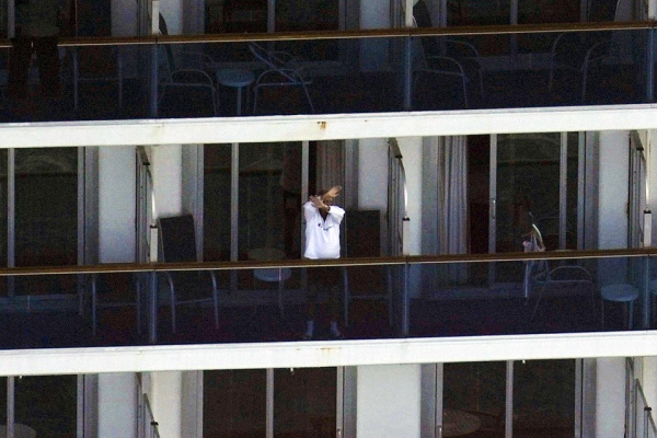 Дочь пассажиров лайнера с коронавирусом: Выпустите их, вирус распространяется через вентиляцию!