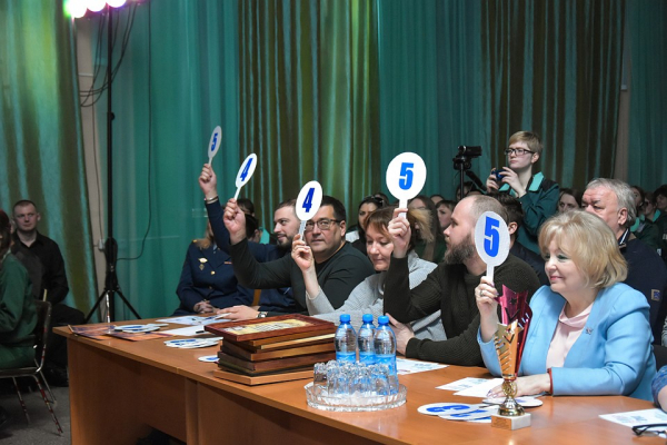 Сидят и хохочут: новосибирские преступники попали в КВН Сидят и хохочут: новосибирские преступники попали в КВН