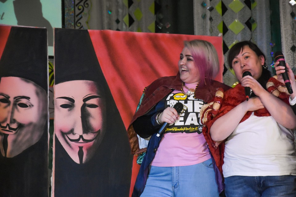 Сидят и хохочут: новосибирские преступники попали в КВН Сидят и хохочут: новосибирские преступники попали в КВН