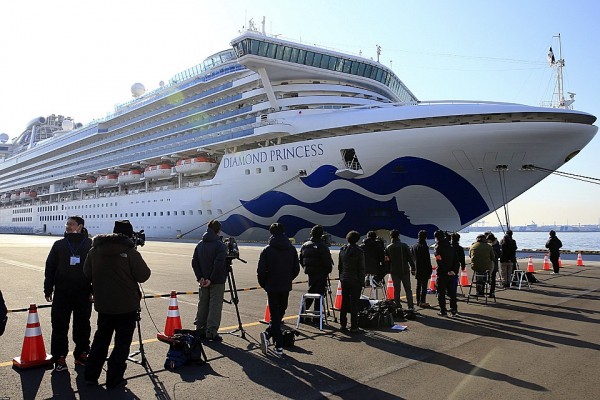 Дочь пассажиров лайнера с коронавирусом: Выпустите их, вирус распространяется через вентиляцию!