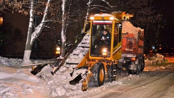 С каких улиц Новосибирска вывезут снег в ночь с 28 на 29 февраля