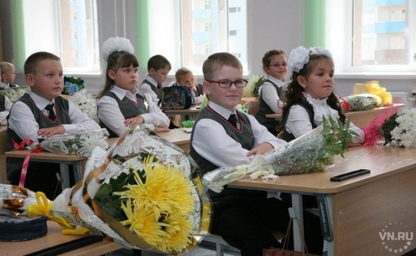 &laquo;Госуслуги&raquo; побеждают родительские очереди на запись в 1 класс