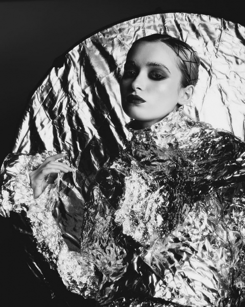 Гламурная доставка: красотка стала курьером, чтобы выровнять зубы и попасть на подиум Гламурная доставка: красотка стала курьером, чтобы выровнять зубы и попасть на подиум