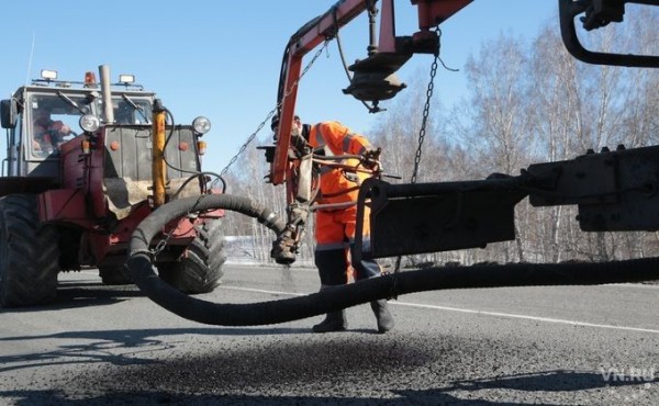 На Бердском шоссе и улицах Шлюза приступят к ямочному ремонту