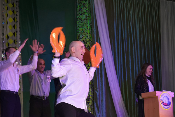 Сидят и хохочут: новосибирские преступники попали в КВН Сидят и хохочут: новосибирские преступники попали в КВН