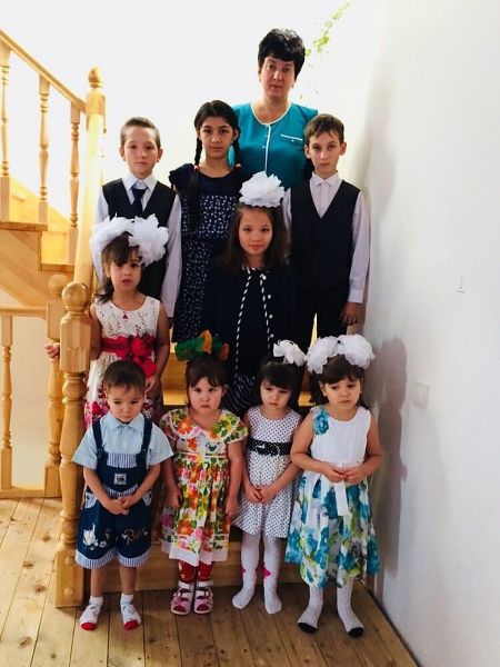 &laquo;А кто нас родил?!&raquo;: двойняшек из приемной семьи насильно познакомили с родной мамой-наркоманкой