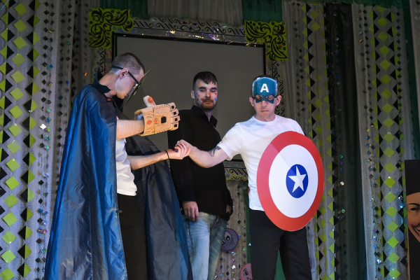 Сидят и хохочут: новосибирские преступники попали в КВН Сидят и хохочут: новосибирские преступники попали в КВН