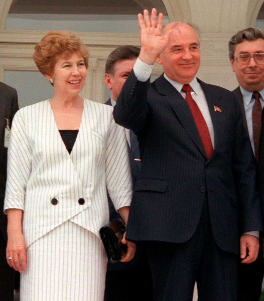 Первые леди СССР были образованнее мужей-генсекретарей