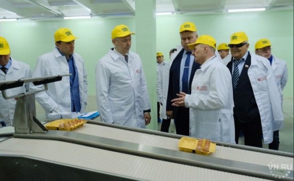 Губернатор проконтролировал предприятия пищевой промышленности в Коченевском районе Губернатор проконтролировал предприятия пищевой промышленности в Коченевском районе