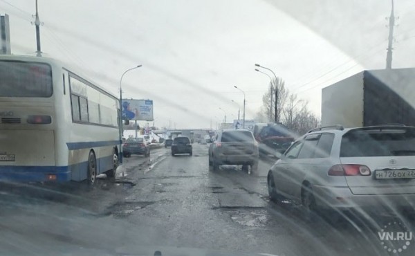 &laquo;Героически победить&raquo; ямы на дорогах пообещала мэрия Новосибирска