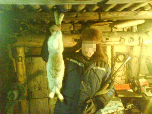 &laquo;Хвастался, что завалил&raquo;: браконьера выдал снимок с мертвым медведем в WhatsApp