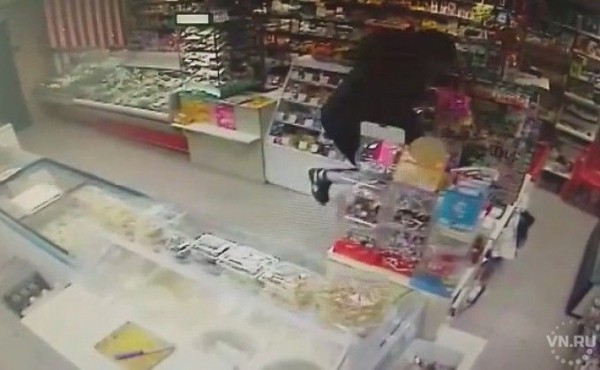 Вора-прыгуна задержали новосибирские полицейские Вора-прыгуна задержали новосибирские полицейские