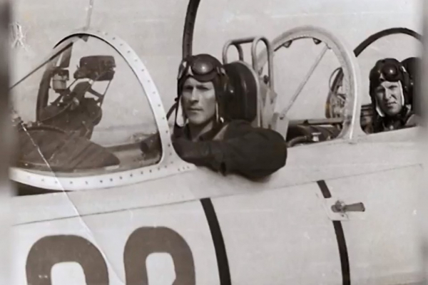 &laquo;Из самолета видно космос&raquo;: летчик-испытатель рассказал, почему истребители летают над городом и могут ли они упасть